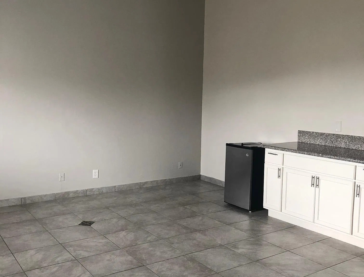 Studio, 417 sqft, $1,095 — Photo 4