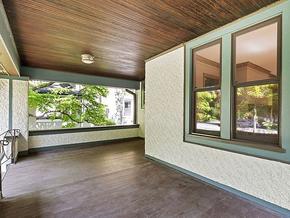 3rd image of 166 N Lombard Ave