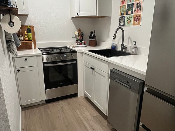 Upper and lower cabinets.