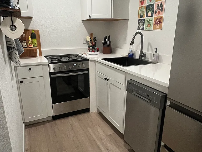 Upper and lower cabinets.