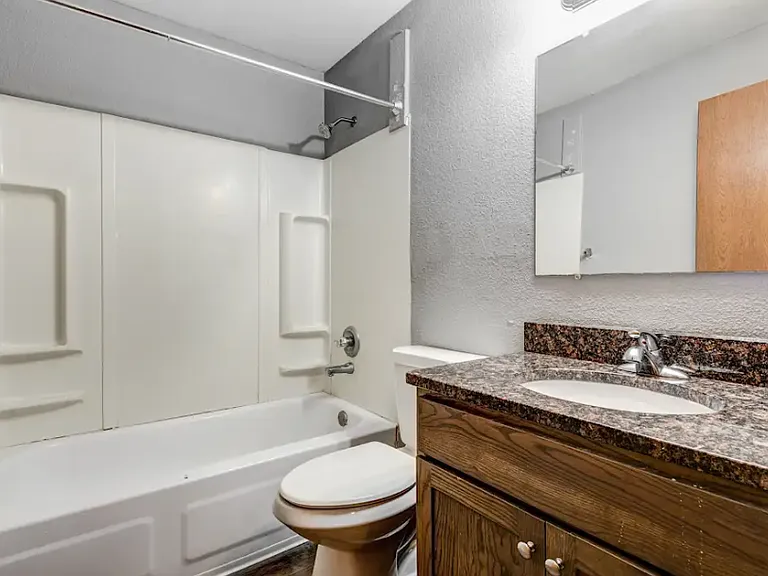 Scandia Woods Apartments — Photo 23