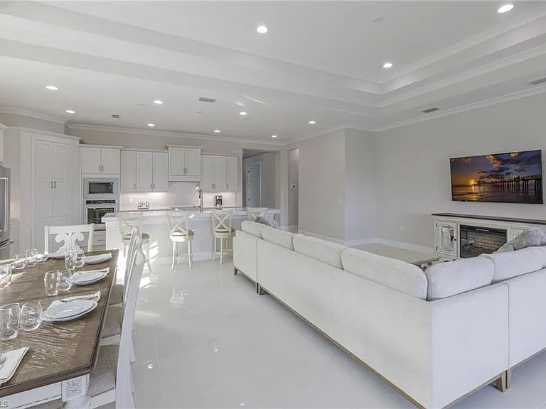 8982 Gustavia Ct — Photo 9