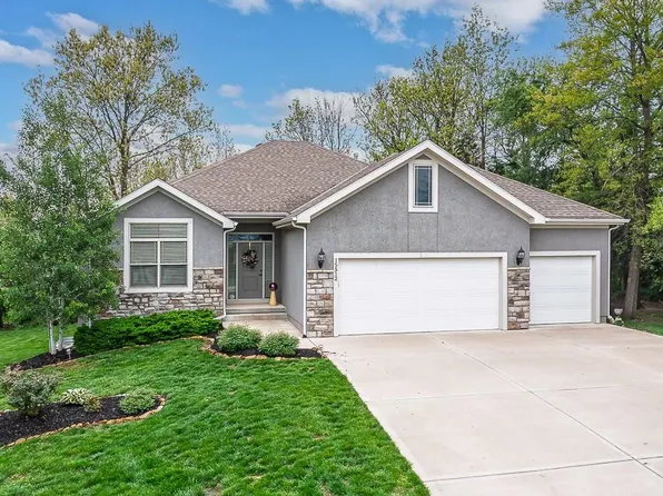 15512 Aspen Ct, Basehor, KS 66007