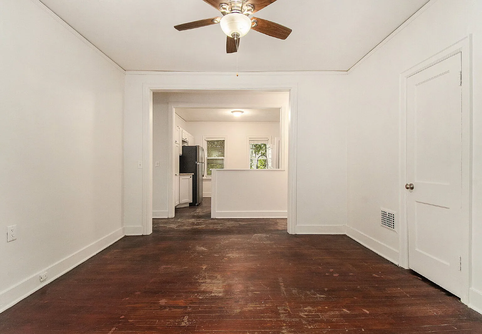 2 bed, 1.0 bath, 2000 sqft, $1,225 — Photo 4