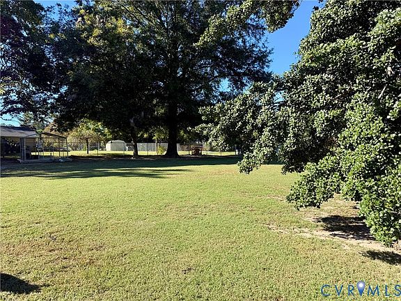 5th image of 121 Rock Castle Ave