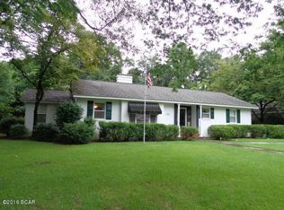 2945 Daniels St, Marianna, FL 32446