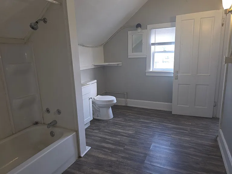1221 Ford St — Photo 6
