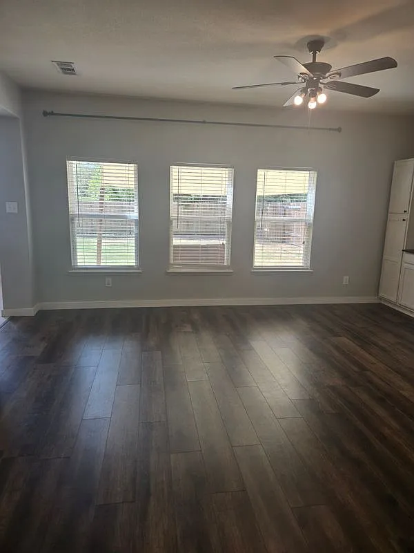 3 bed, 2.5 bath, 2049 sqft, $1,900 — Photo 1