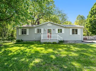 989 Maple Hill Ave SE, Ada, MI 49301