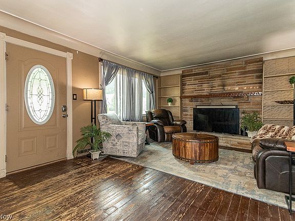 3rd image of 32213 Glen Arden Dr