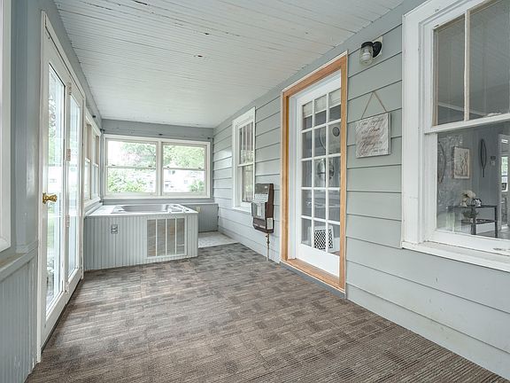 5th image of 832 Parker Ave