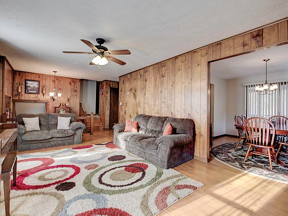 5th image of 203 Oakwood Dr