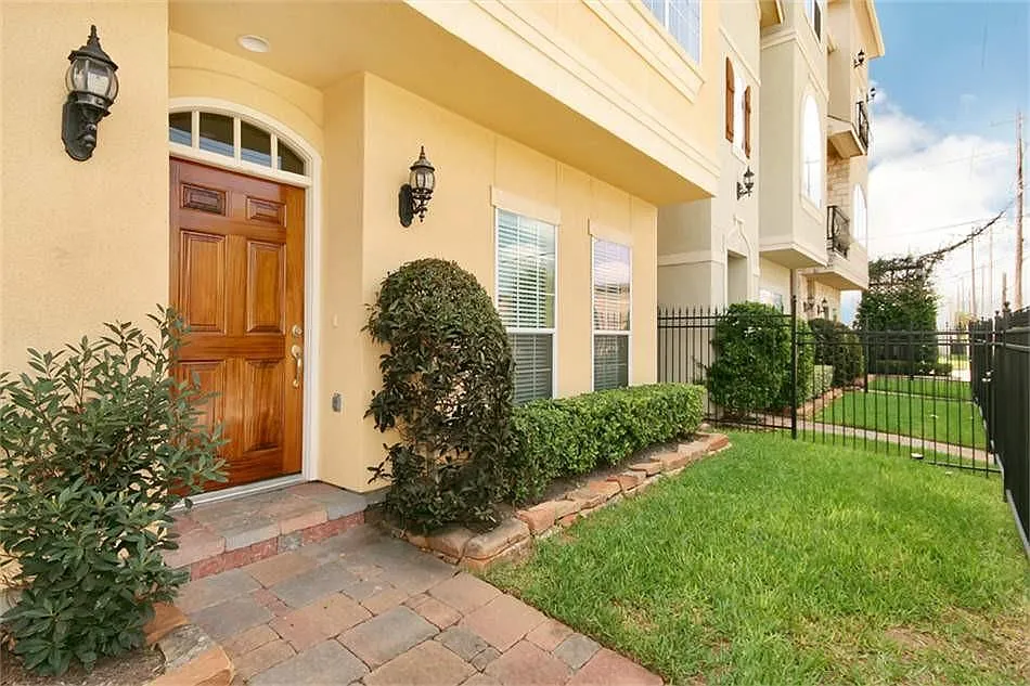 3 bed, 3.0 bath, 1990 sqft, $2,800 — Photo 2