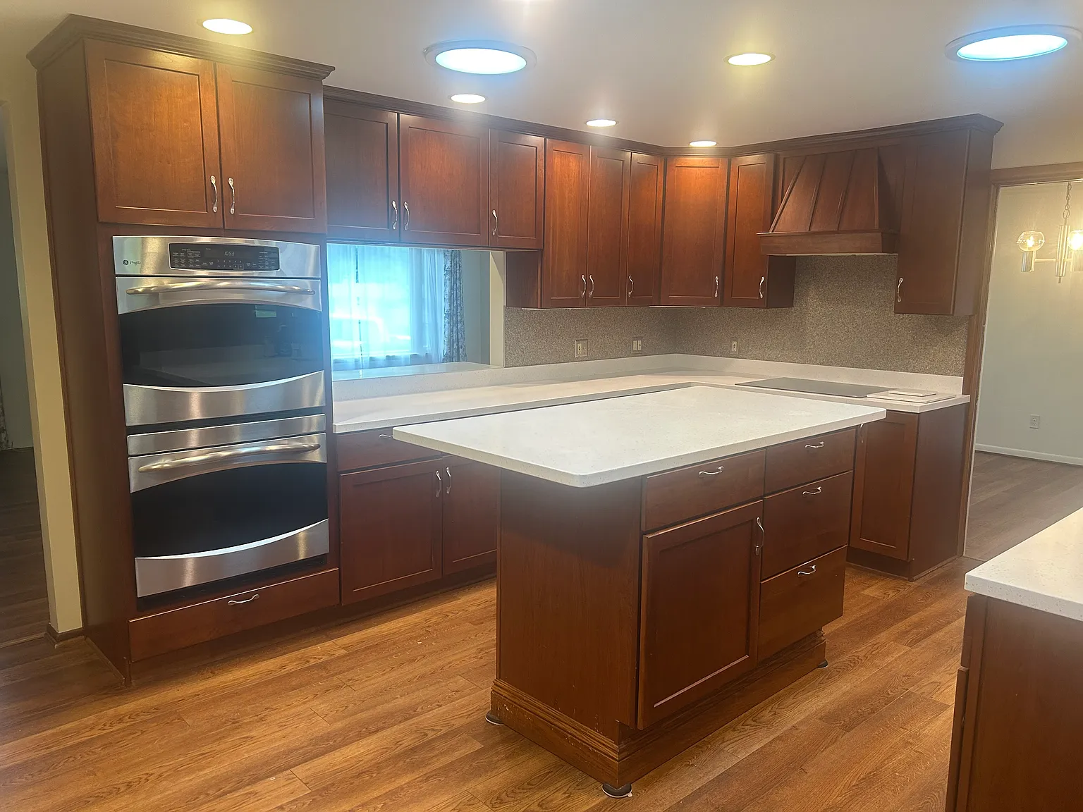 4 bed, 2018 sqft, $3,480 — Photo 4