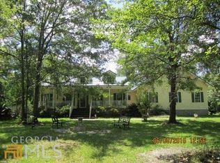 595 Village Dr, Woodbine, GA 31569