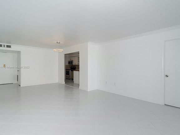 5th image of 18071 Biscayne Blvd APT 702