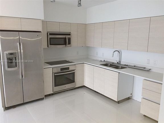 2nd image of 4250 Biscayne Blvd APT 915