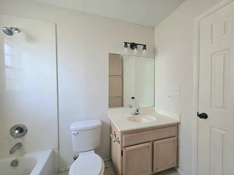 1804 Oasis Ave — Photo 9