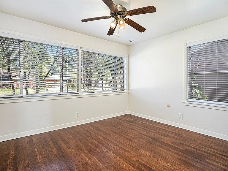 6325 Rowan Ln — Photo 2