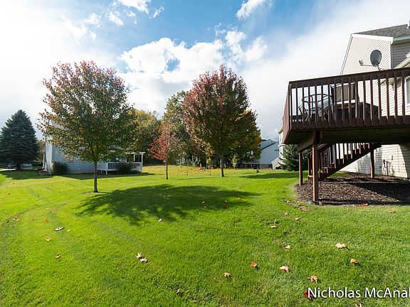 4th image of 5758 E Grove Dr SE