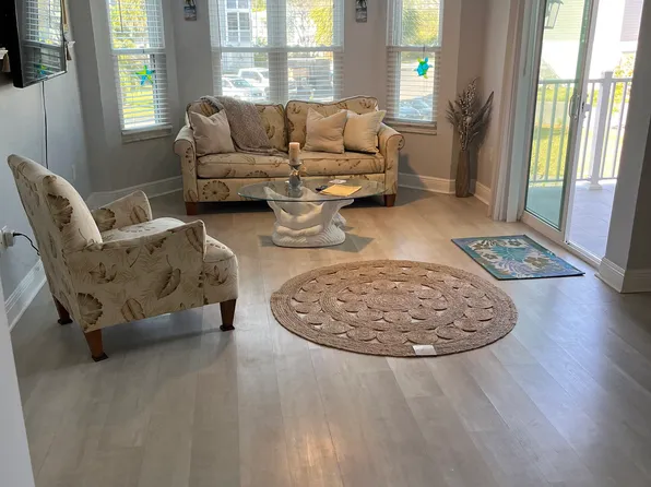 5722 Biscayne Ct APT 109, New Port Richey, FL 34652