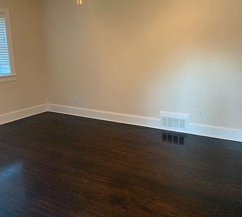 2nd image of 301 Laurel St Unit A