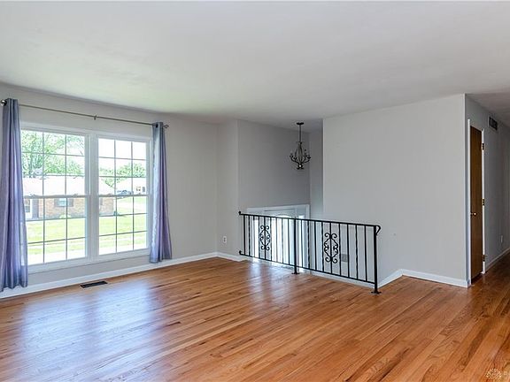 3rd image of 175 Golfwood Dr
