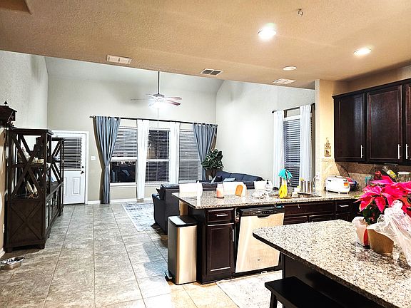 Open floor plan looking in to the living room