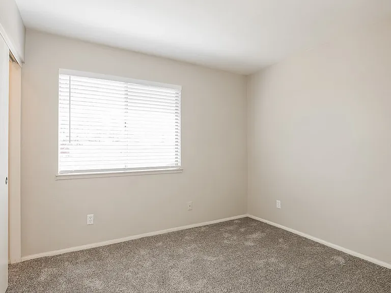 1635 E Apollo Rd — Photo 15