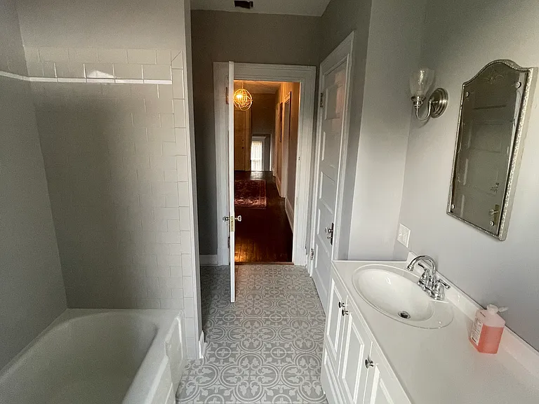 150 Stratford Ave #1 — Photo 24