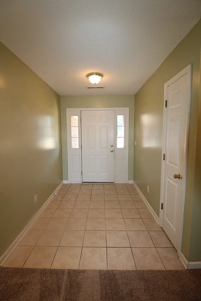 3 bed, 2.0 bath, 1611 sqft, $1,850 — Photo 2