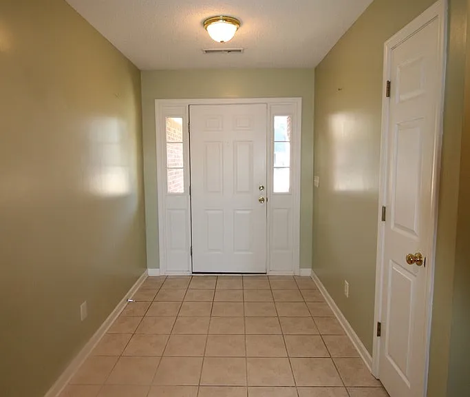 305 Trillium Ln — Photo 2