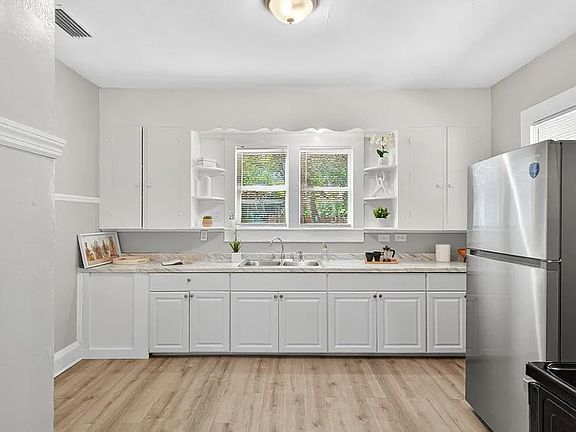 5th image of 5518 Alta St