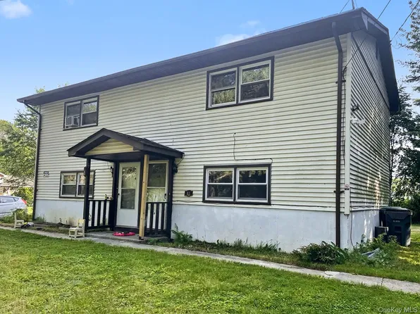 1 Maple Ln, Westbrookville, NY 12785