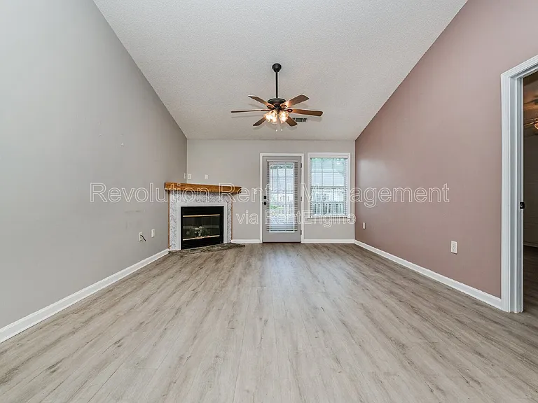 1740 Summerwoods Ln — Photo 3