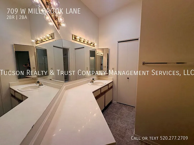 709 W Millbrook Ln — Photo 10