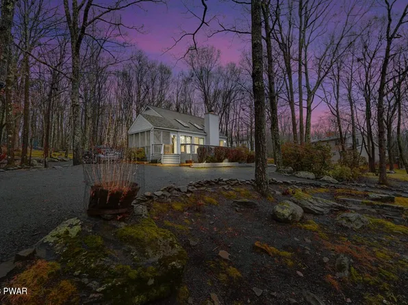100 Washington Dr, Lords Valley, PA 18428