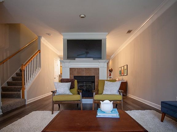 5th image of 2056 Elliott Ave