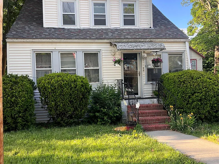 31 Bridge St — Photo 1