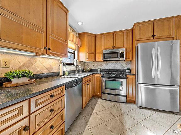 2nd image of 3123 Bedford Ln