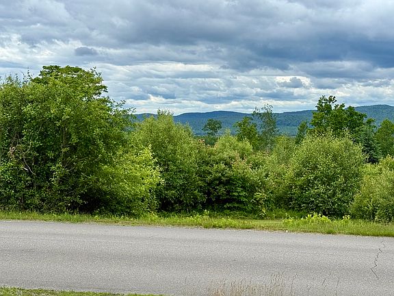 3rd image of 715 Great Pond Road