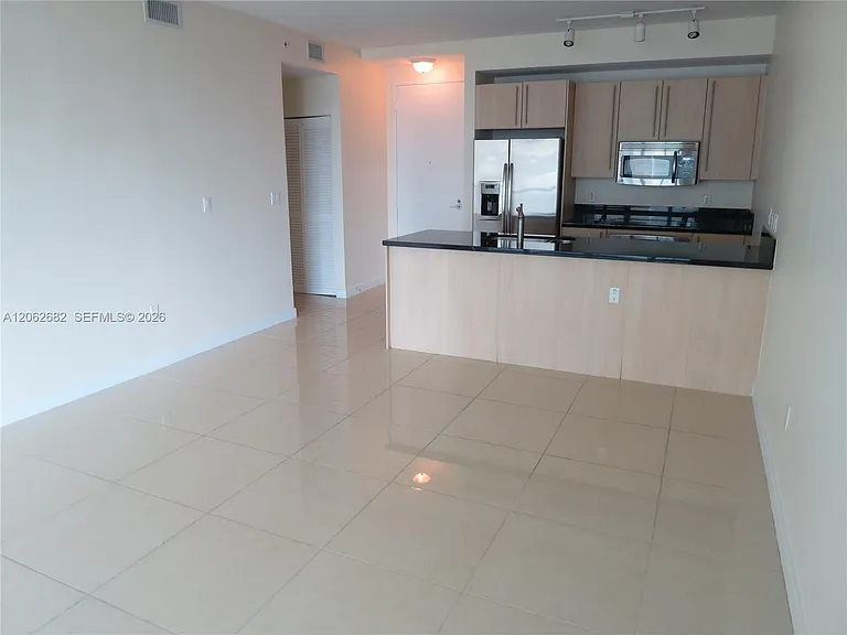1111 SW 1st Ave #1024 — Photo 6