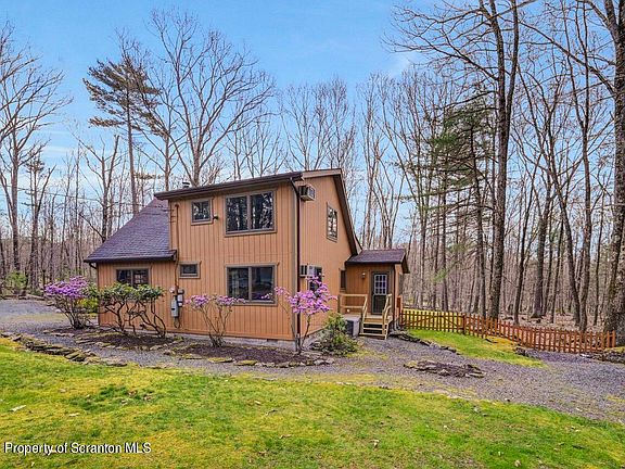 5th image of 524 Hemlock Ln