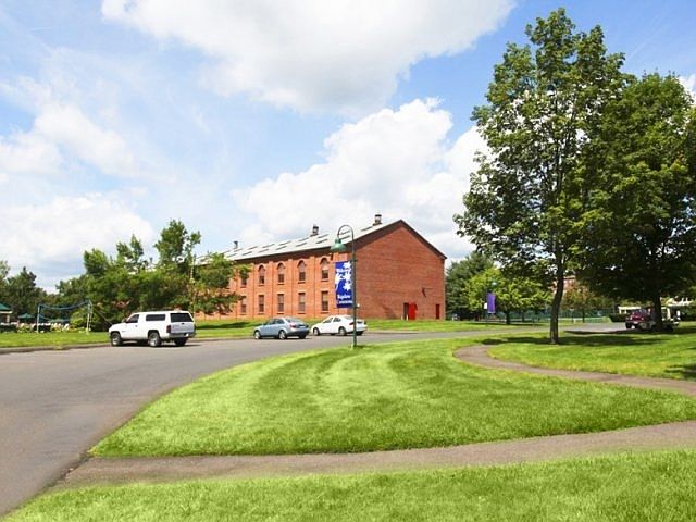 2nd image of 1107 Bigelow Cmns