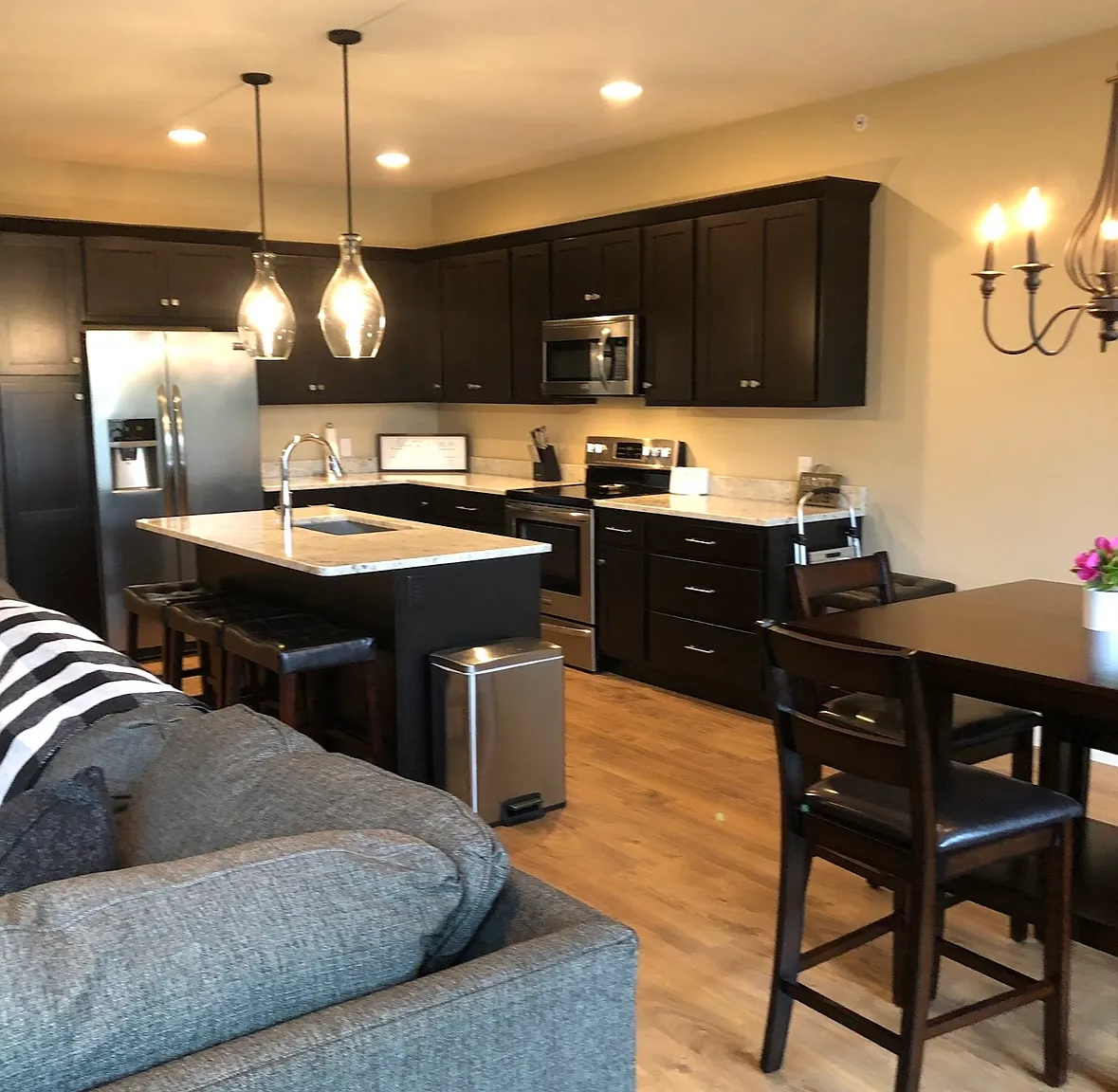 2 bed, 1198 sqft, $1,350 — Photo 1