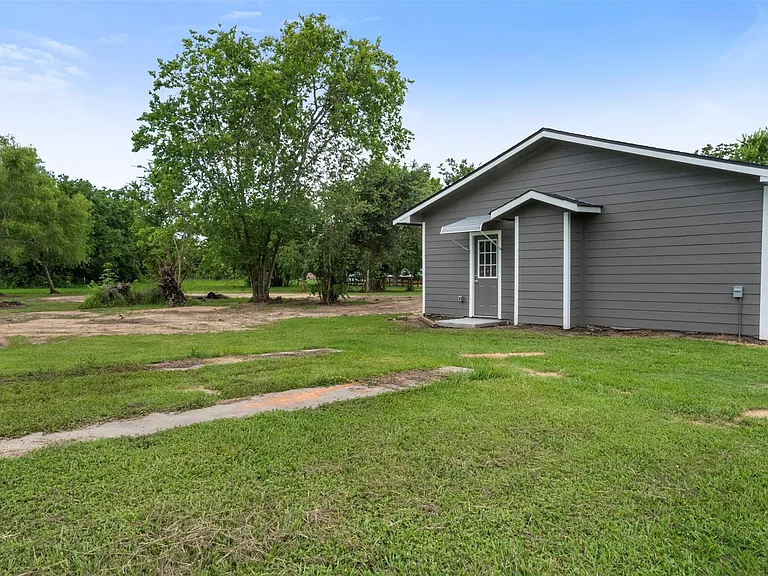 2140 County Road 235 — Photo 19