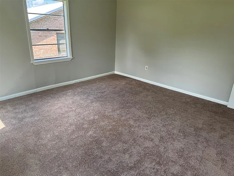 411 N Baron St — Photo 13