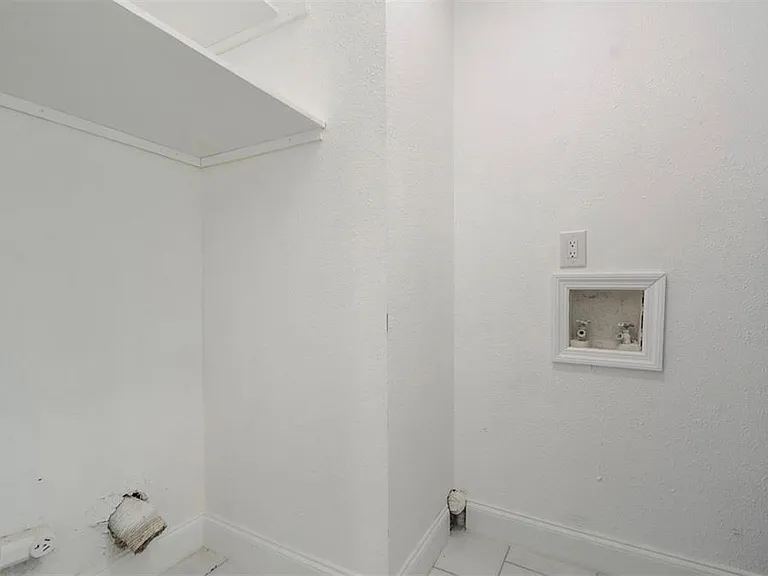 1184 Woodman Way — Photo 13
