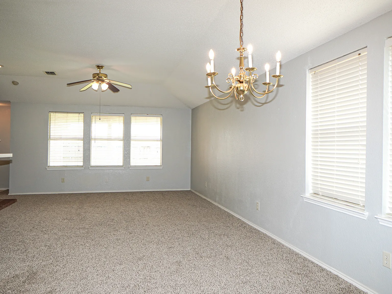 3 bed, 1654 sqft, $1,995 — Photo 4