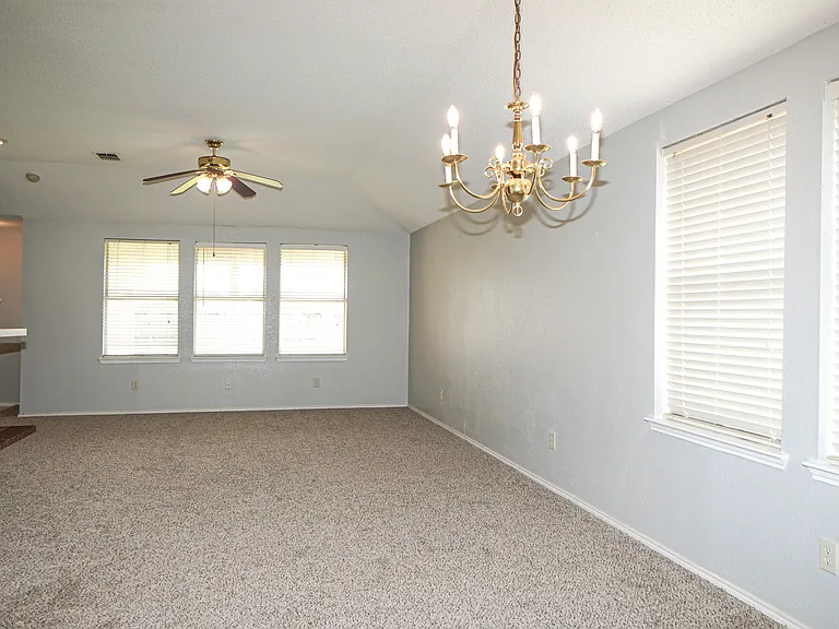 106 Starlight Dr — Photo 4